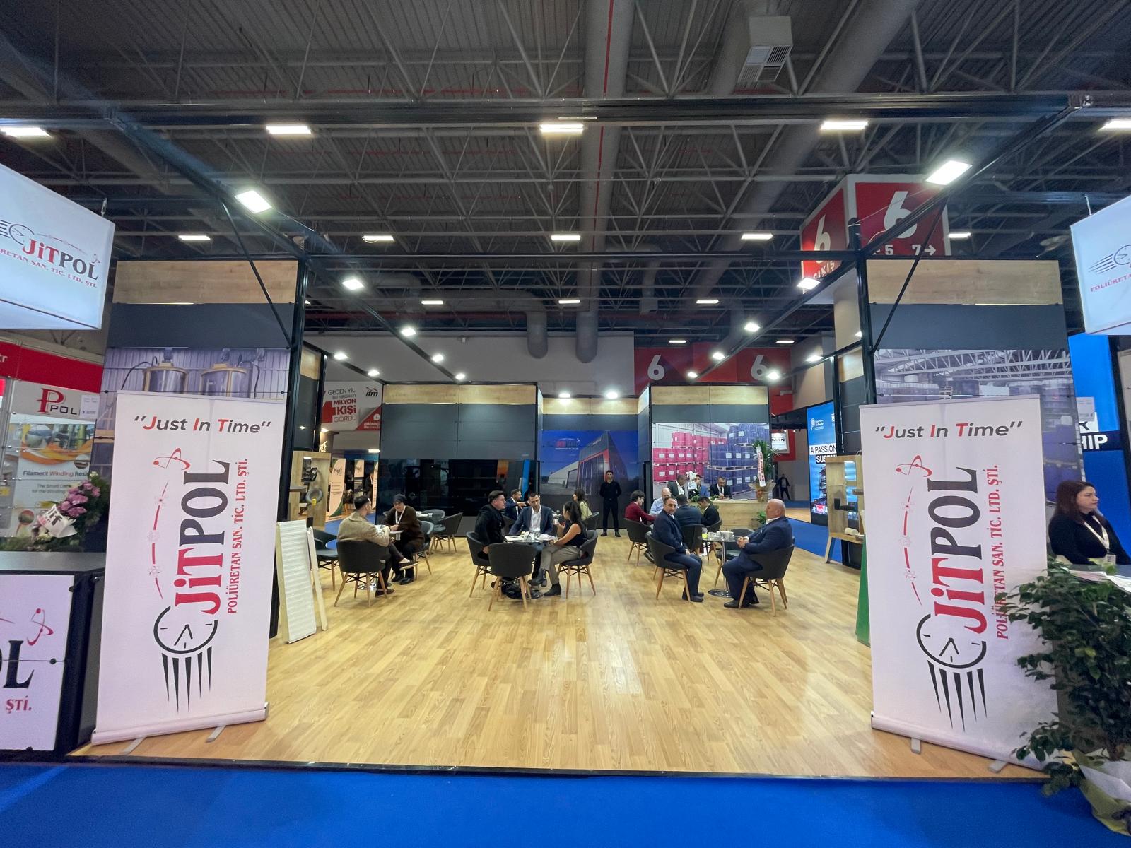 JiTPOL standında ziyaretçi görüşmeleri — PUTECH Eurasia 2025