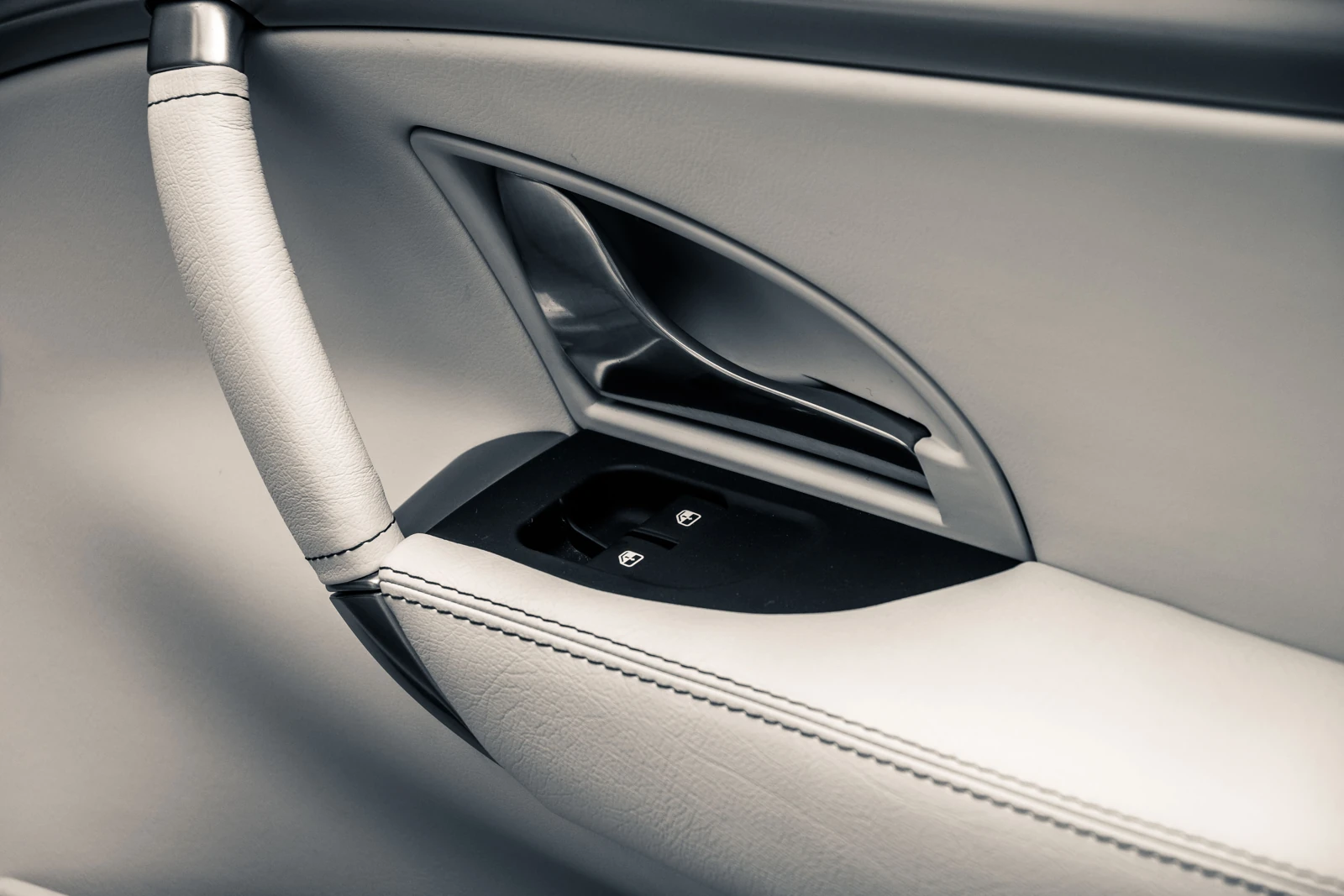 Otomotiv iç trim uygulaması / Automotive interior application