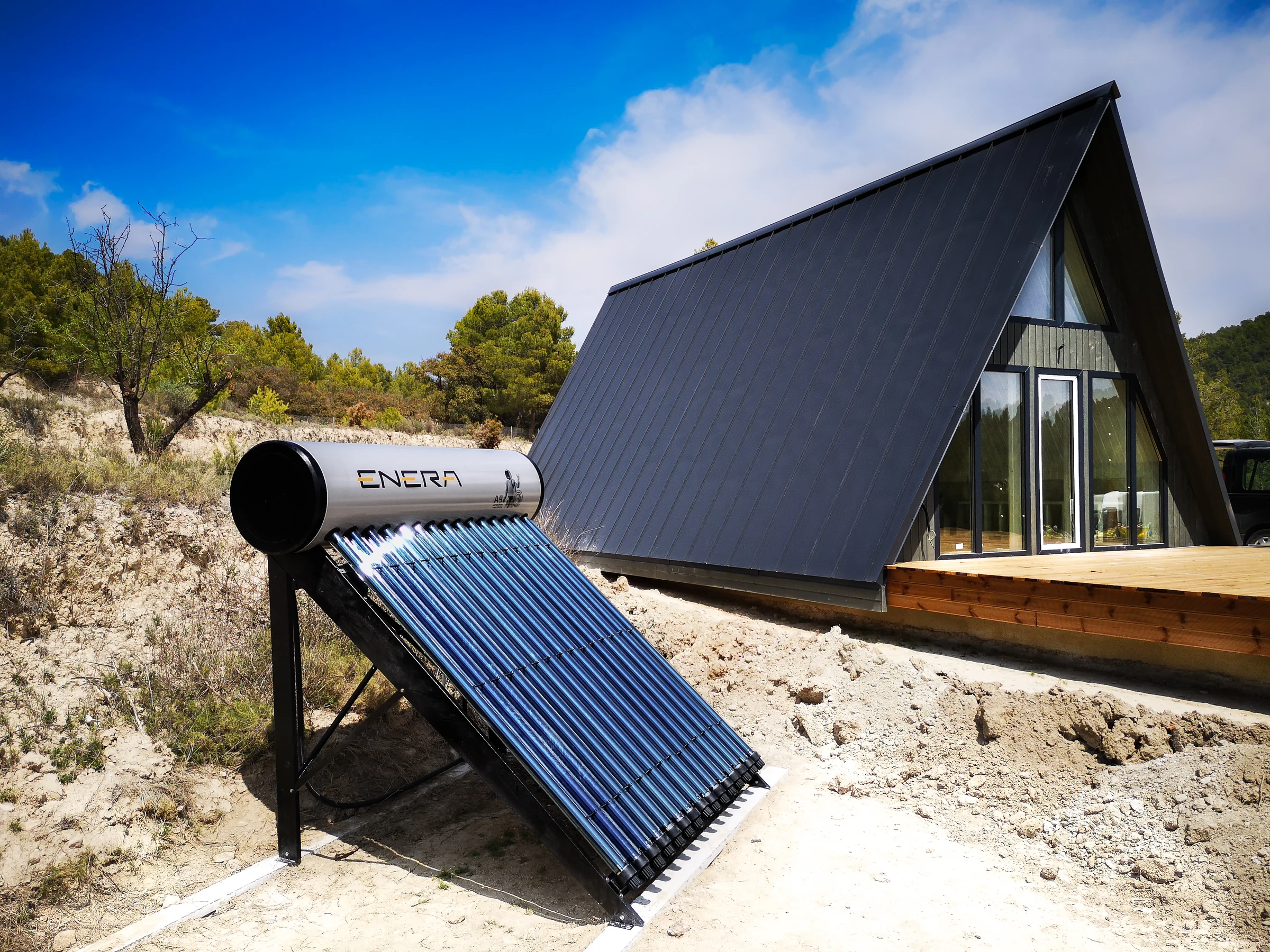 Depolu güneş enerjisi sistemi / Solar water heater with storage tank