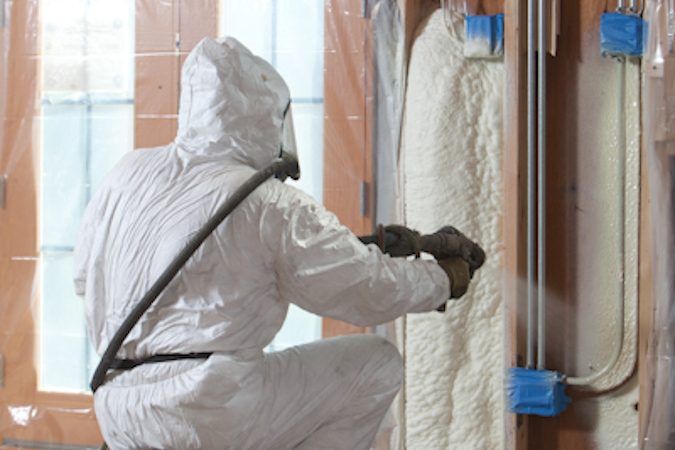 Sprey poliüretan uygulaması / Spray polyurethane application
